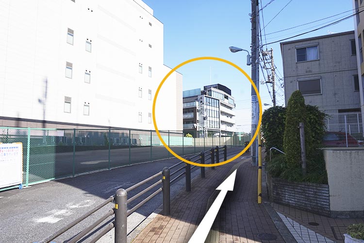 6.直進すると左手に北池袋テラスの建物が見えてきます。